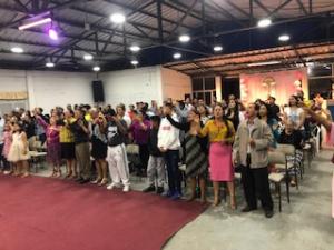 Equador Trip church service people worshiping 8