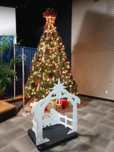 Play picture of Christmas Tree 2